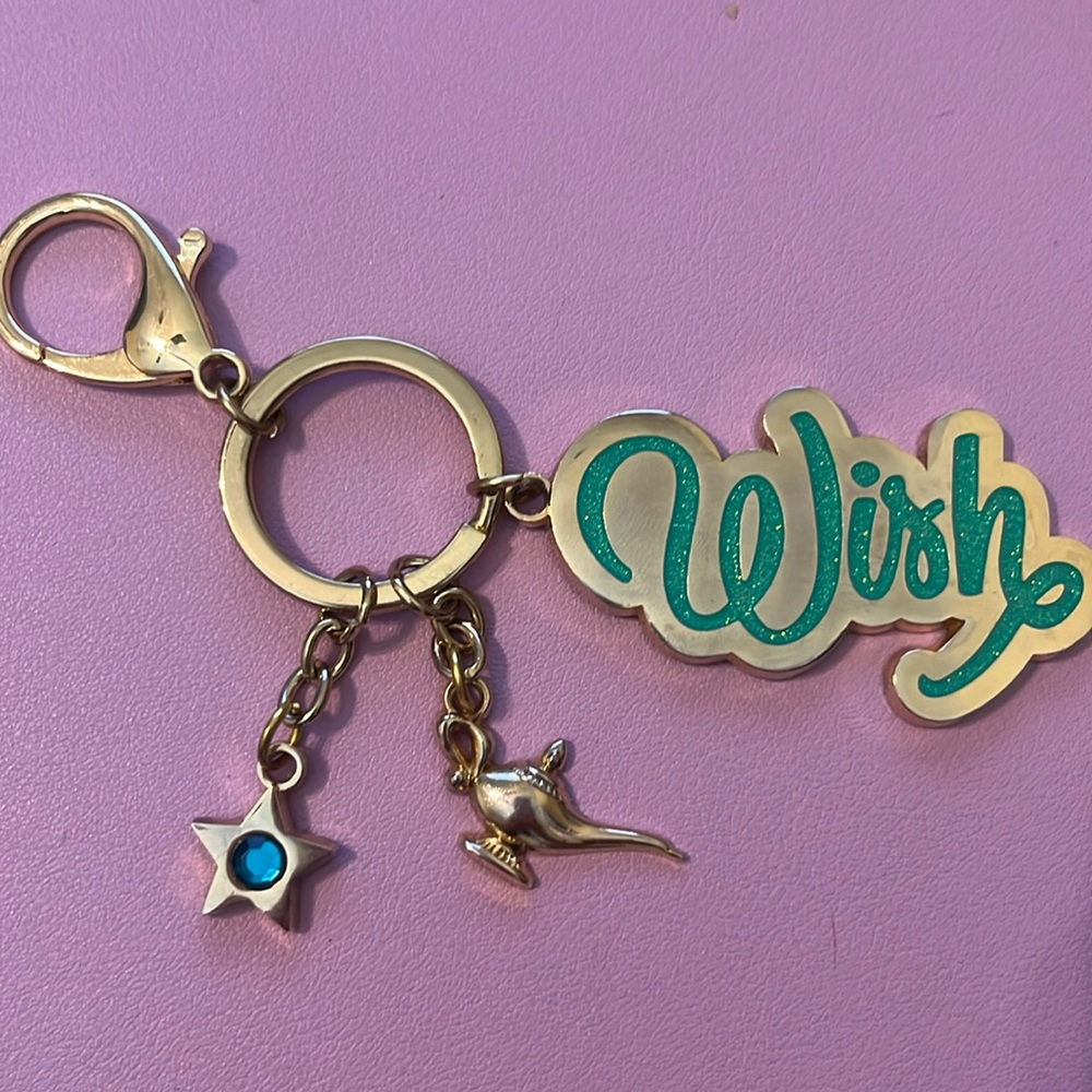 DISNEY PARKS WISH KEYCHAIN
